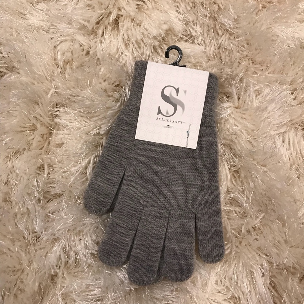 Gray soft gloves new with tags.